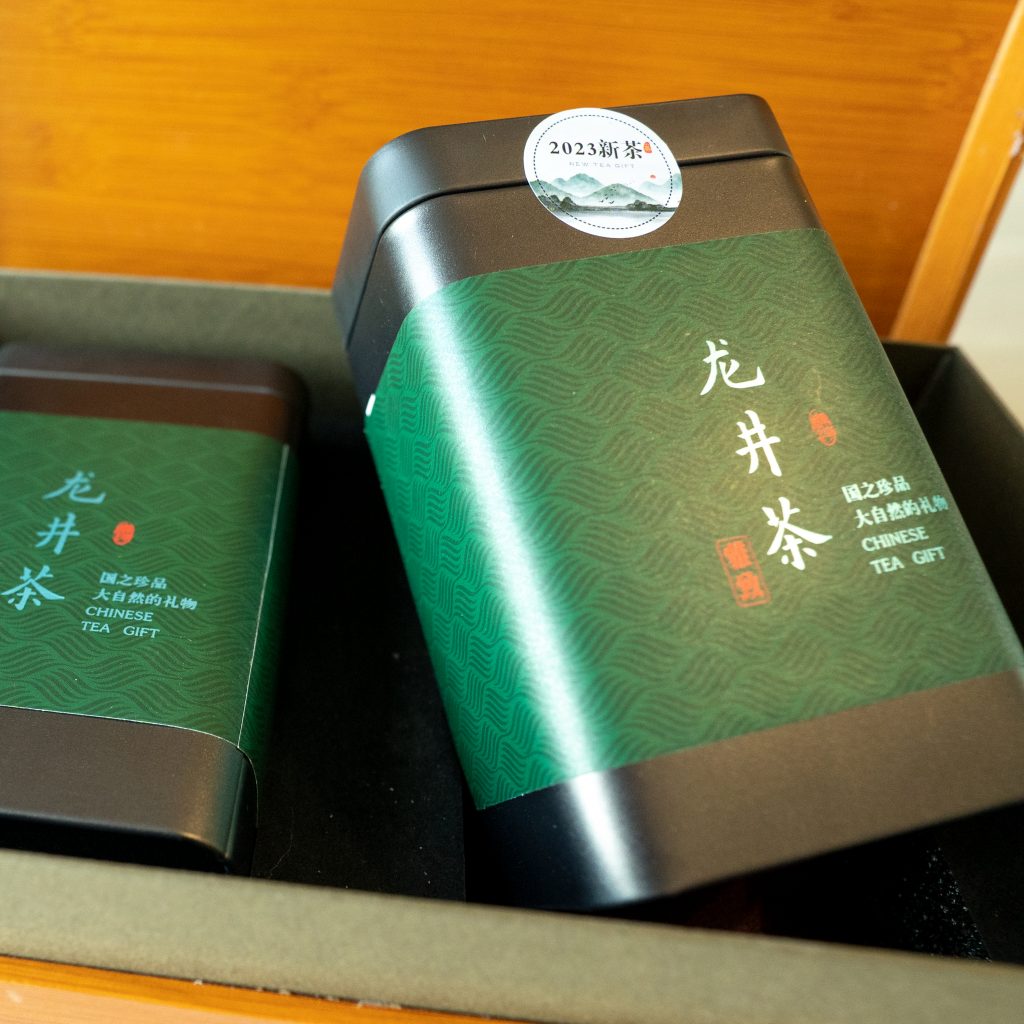 Лун Цзин 龍井茶 «Колодец дракона» — высокосортный зеленый чай.
